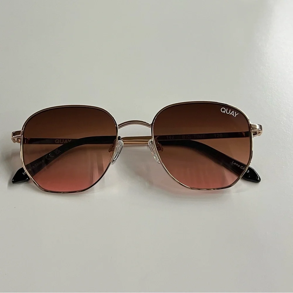 - Quay Australia Unisex Big Time Round Sunglasses